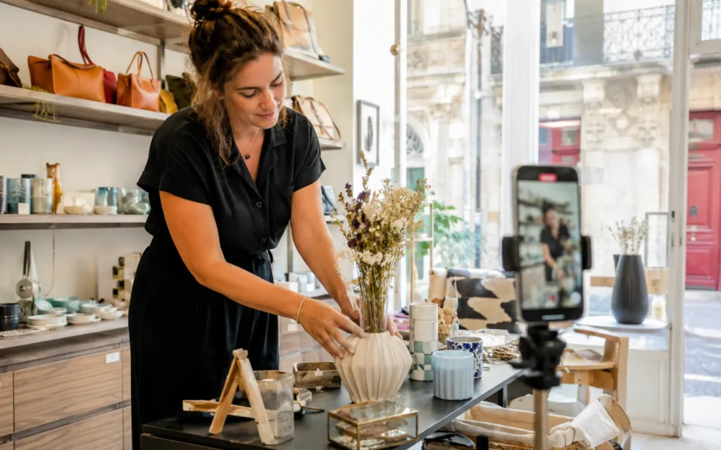 Réseaux sociaux pour un commerce à Auxerre : quoi publier chaque mois ?